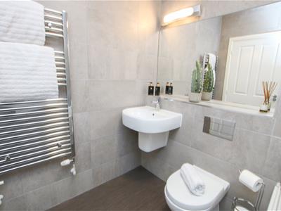 LUXURIOUS BATHROOM